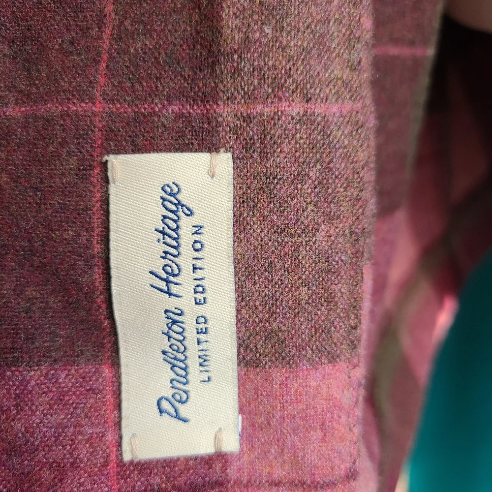 Pendleton plaid wool shirt jacket, size large, shacket, plum, olive, belted - Picture 7 of 8